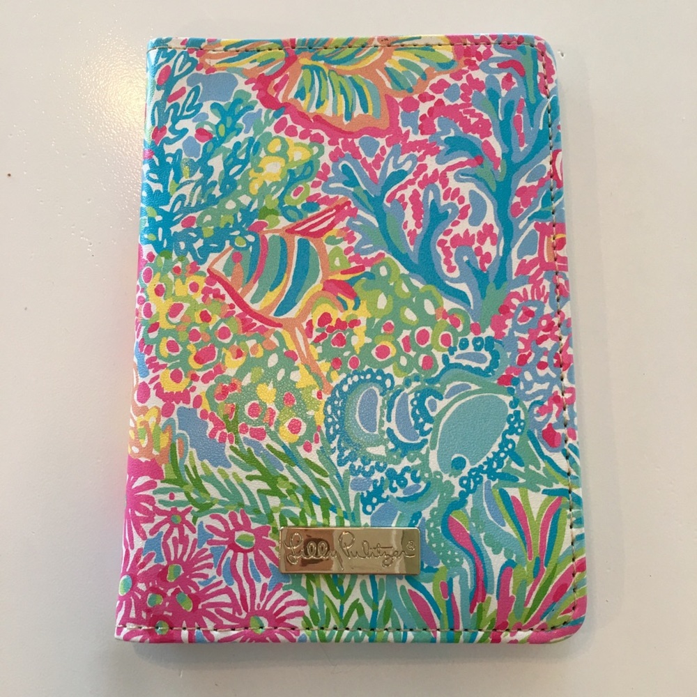 EUC! Lilly Pulitzer Passport Cover - Lovers Coral